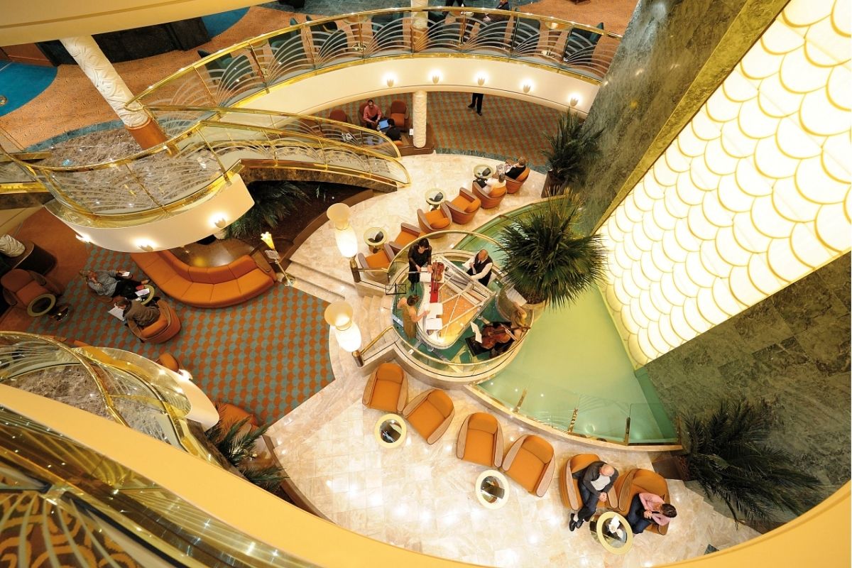  Rejs Ameryka Środkowa: Kawa, Dżungla i Plaże Karaibów z polskim pilotem - MSC Poesia - kabina z balkonem 2 osobowa 