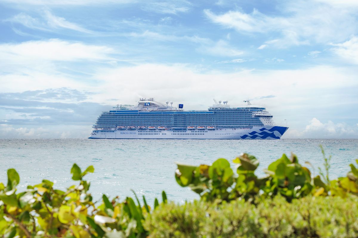 Rejs Korona Antyli z polskim pilotem - Enchanted Princess - kabina wewnętrzna 2 osobowa